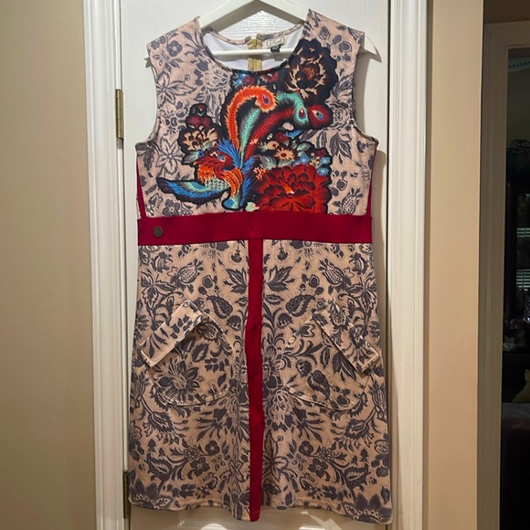 Mismash Dresses & Skirts - Mismash Black and White Sheath Dress Sleeveless Crew Neck